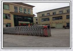 基基皮具厂大门